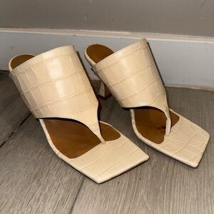 Toral Coco Cindy Heeled Leather Sandals – Ivory – Size 38